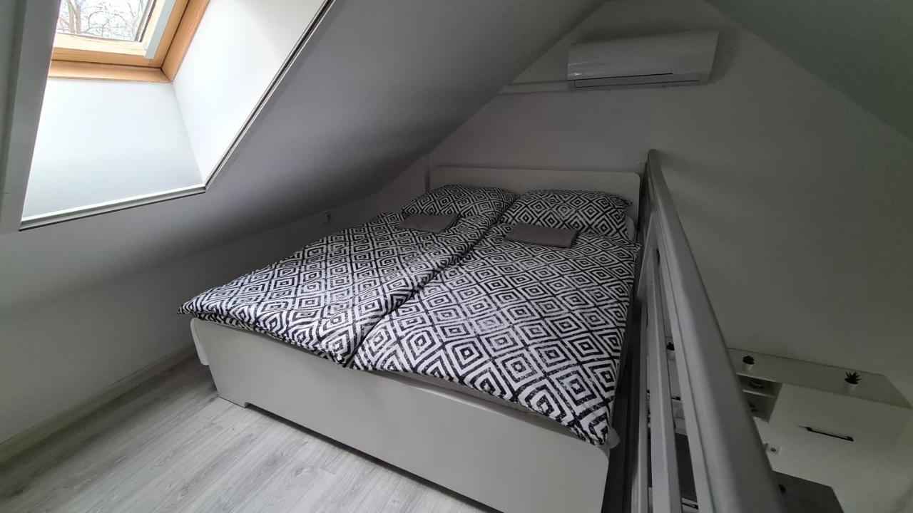 Gyulai-Fuerdo-Apartman Ii. Exteriör bild