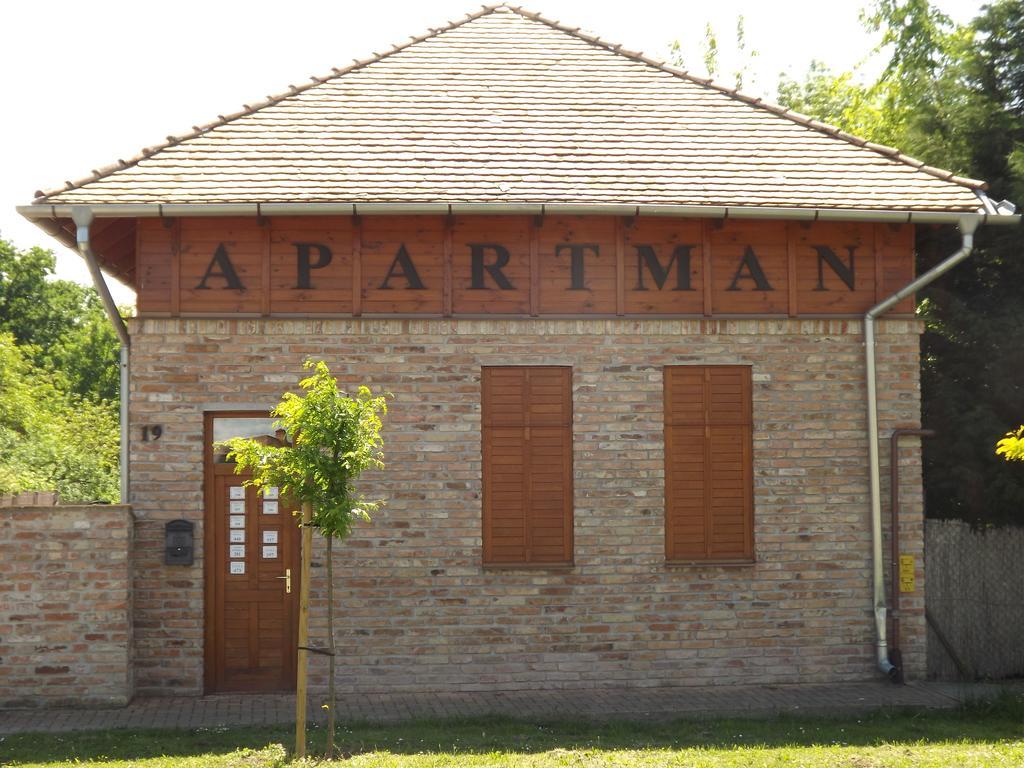 Gyulai-Fuerdo-Apartman Ii. Rum bild
