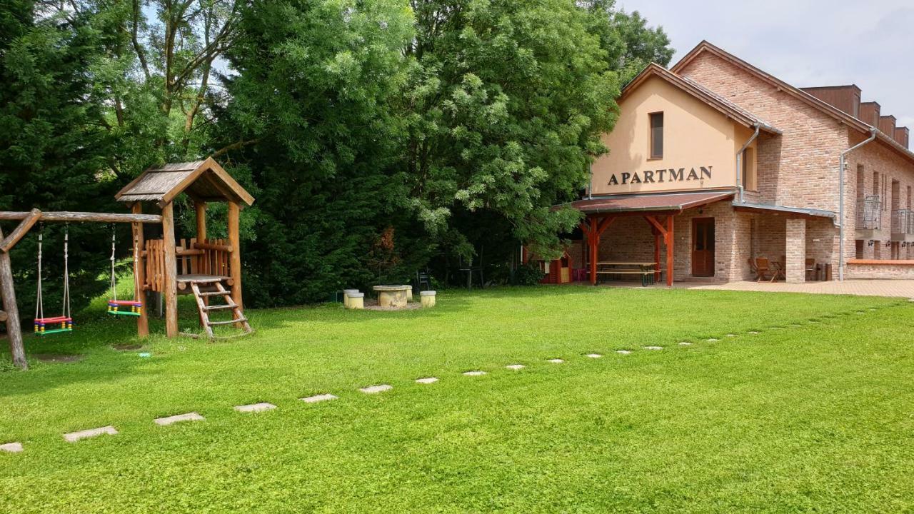 Gyulai-Fuerdo-Apartman Ii. Exteriör bild