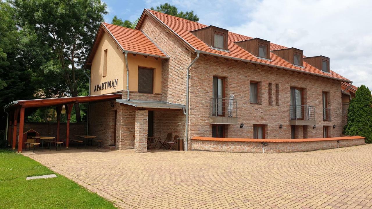 Gyulai-Fuerdo-Apartman Ii. Exteriör bild
