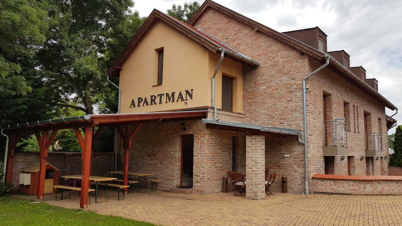 Gyulai-Fuerdo-Apartman Ii. Exteriör bild